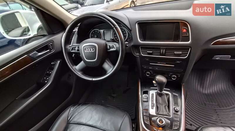 Внедорожник / Кроссовер Audi Q5 2011 в Чернигове
