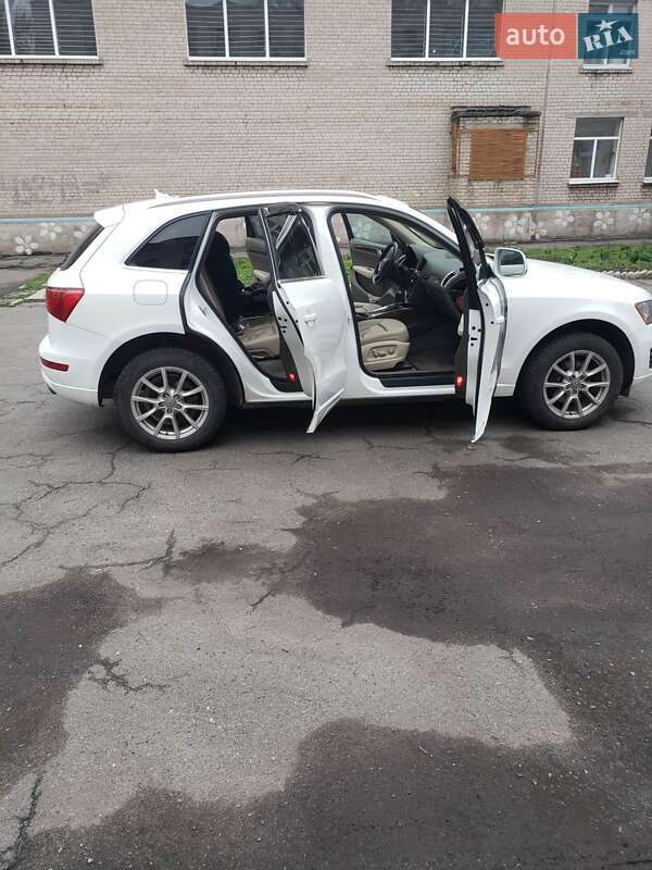 Внедорожник / Кроссовер Audi Q5 2010 в Каменском