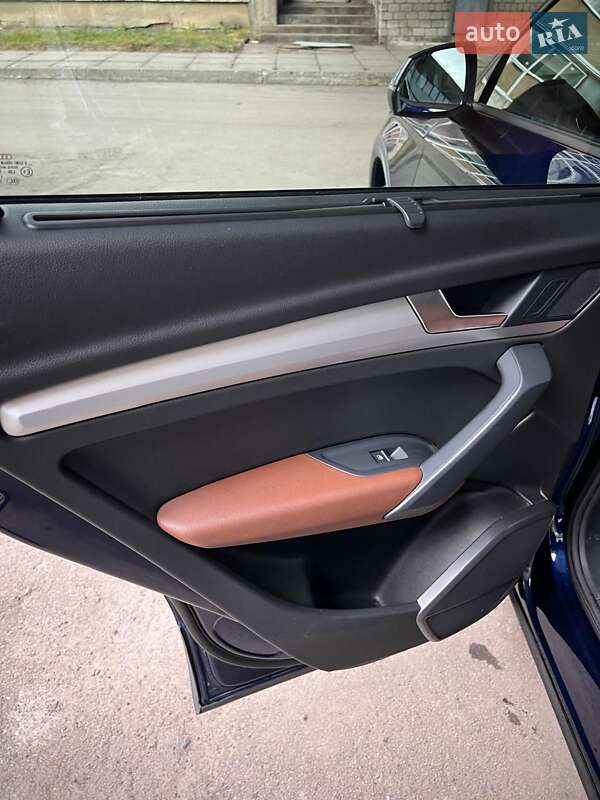 Внедорожник / Кроссовер Audi Q5 2020 в Львове