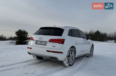 Позашляховик / Кросовер Audi Q5 2017 в Львові