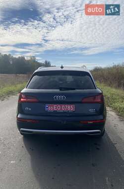Внедорожник / Кроссовер Audi Q5 2017 в 