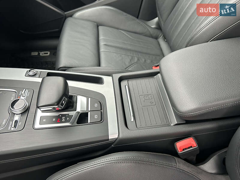 Внедорожник / Кроссовер Audi Q5 2020 в Киеве