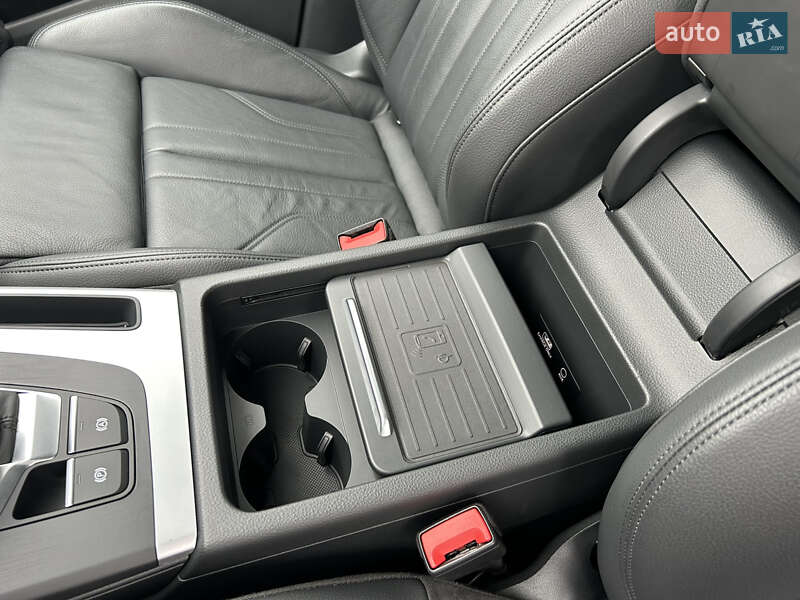 Внедорожник / Кроссовер Audi Q5 2020 в Киеве