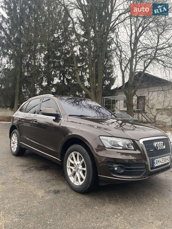 Внедорожник / Кроссовер Audi Q5 2011 в Радомышле