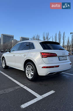 Внедорожник / Кроссовер Audi Q5 2020 в 