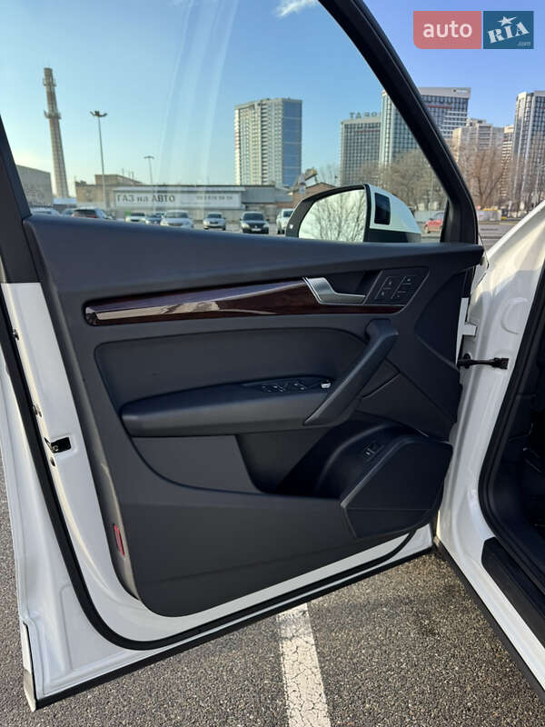 Позашляховик / Кросовер Audi Q5 2020 в Києві фото 10 Позашляховик / Кросовер Audi Q5 2020 в Києві
