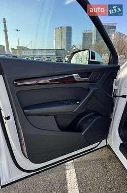 Внедорожник / Кроссовер Audi Q5 2020 в 