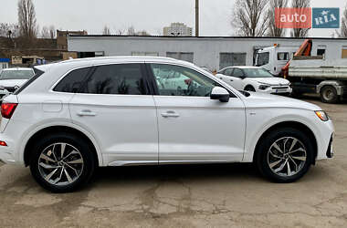 Позашляховик / Кросовер Audi Q5 2022 в 