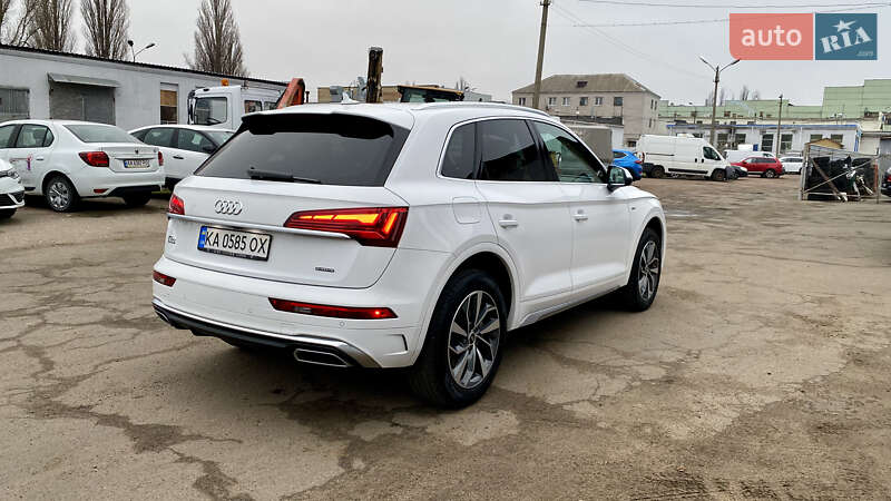 Позашляховик / Кросовер Audi Q5 2022 в 