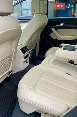 Позашляховик / Кросовер Audi Q5 2022 в 