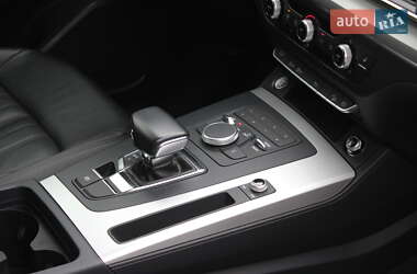 Внедорожник / Кроссовер Audi Q5 2017 в 
