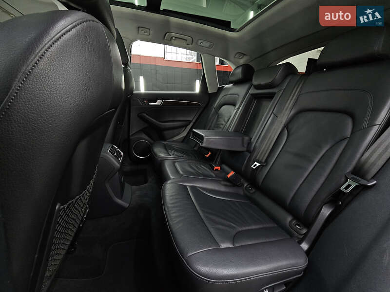 Позашляховик / Кросовер Audi Q5 2016 в Чернівцях