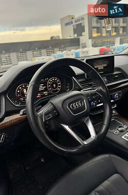 Внедорожник / Кроссовер Audi Q5 2016 в 