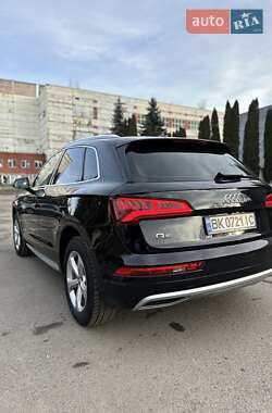 Позашляховик / Кросовер Audi Q5 2017 в Рівному