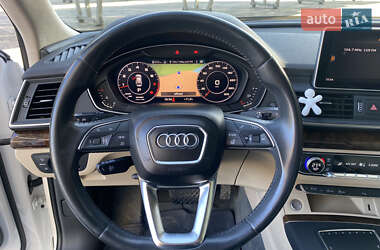Внедорожник / Кроссовер Audi Q5 2018 в 