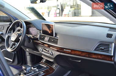 Внедорожник / Кроссовер Audi Q5 2017 в 
