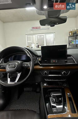 Внедорожник / Кроссовер Audi Q5 2021 в 