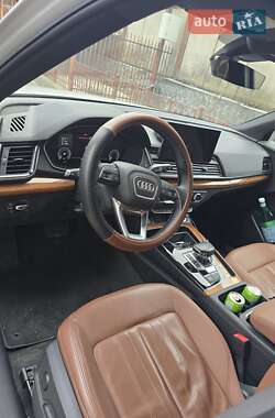 Внедорожник / Кроссовер Audi Q5 2021 в 