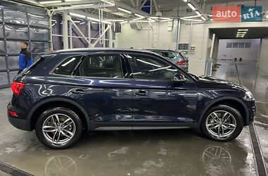 Внедорожник / Кроссовер Audi Q5 2018 в 