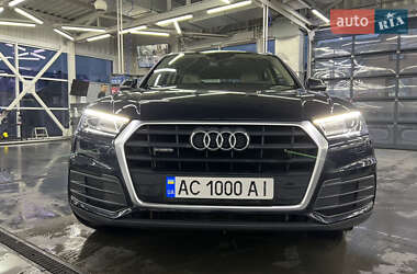 Внедорожник / Кроссовер Audi Q5 2018 в 