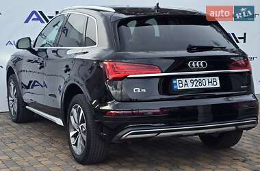 Позашляховик / Кросовер Audi Q5 2021 в 