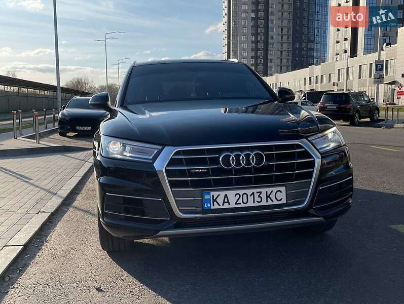 Внедорожник / Кроссовер Audi Q5 2017 в 