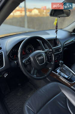 Позашляховик / Кросовер Audi Q5 2010 в Чернівцях