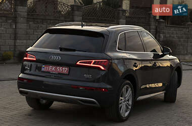 Внедорожник / Кроссовер Audi Q5 2018 в 