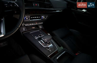 Внедорожник / Кроссовер Audi Q5 2018 в 