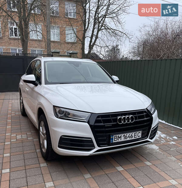 Внедорожник / Кроссовер Audi Q5 2017 в Ромнах