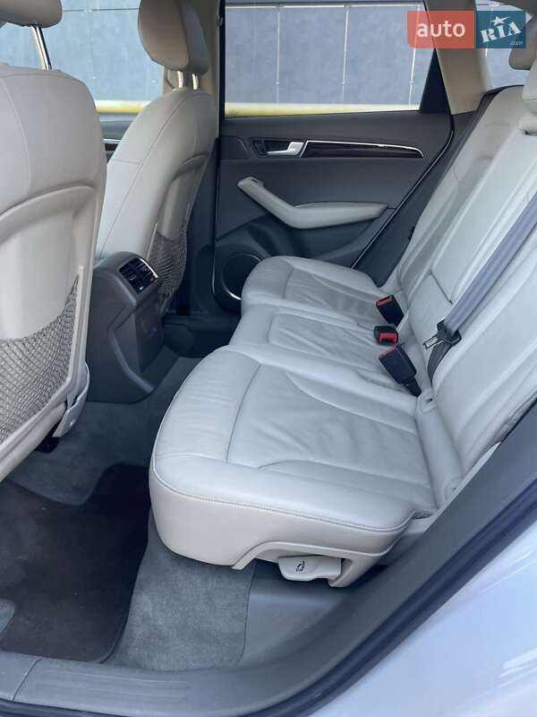 Позашляховик / Кросовер Audi Q5 2012 в Луцьку