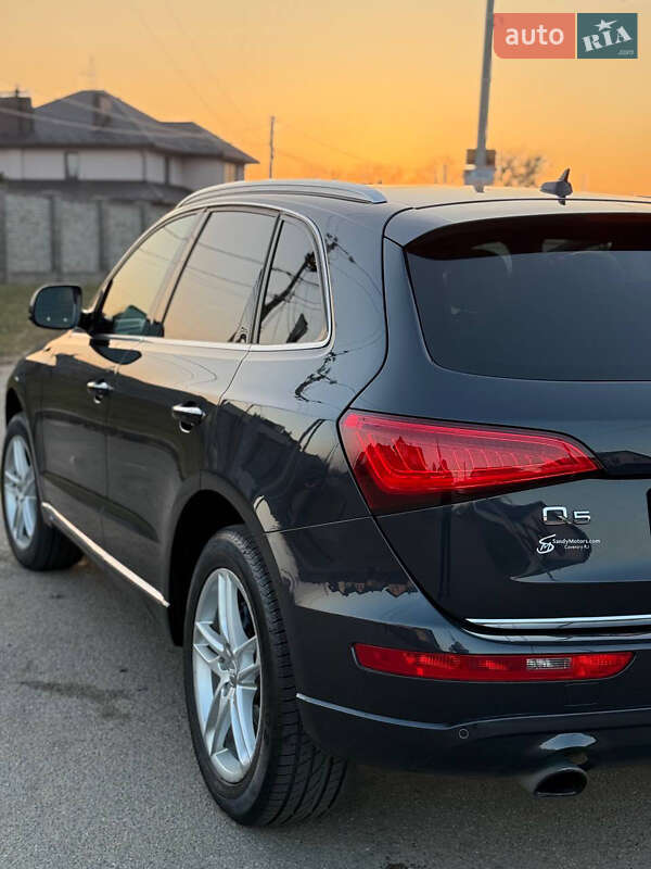 Внедорожник / Кроссовер Audi Q5 2015 в Вишневом
