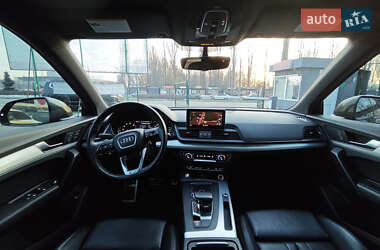 Внедорожник / Кроссовер Audi Q5 2017 в 
