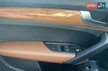 Внедорожник / Кроссовер Audi Q5 2021 в 