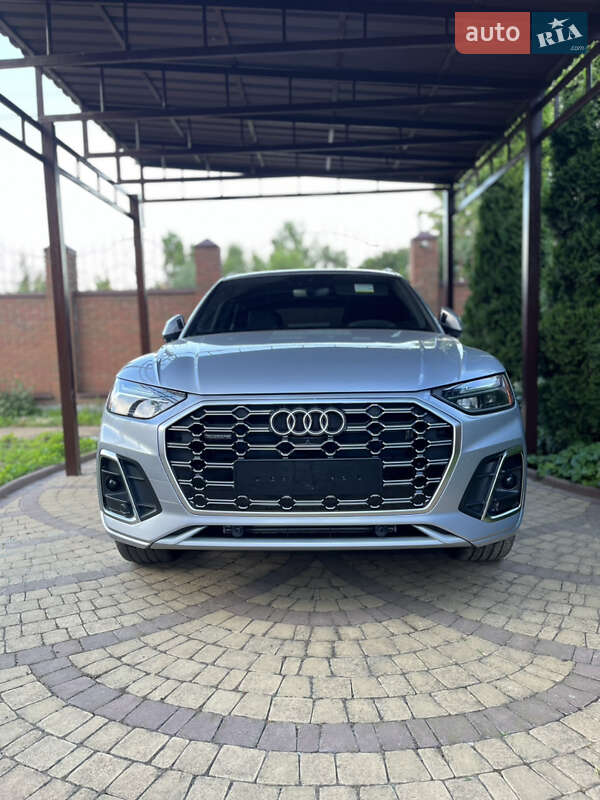 Внедорожник / Кроссовер Audi Q5 2022 в 