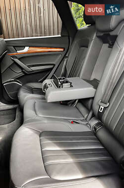 Внедорожник / Кроссовер Audi Q5 2022 в 