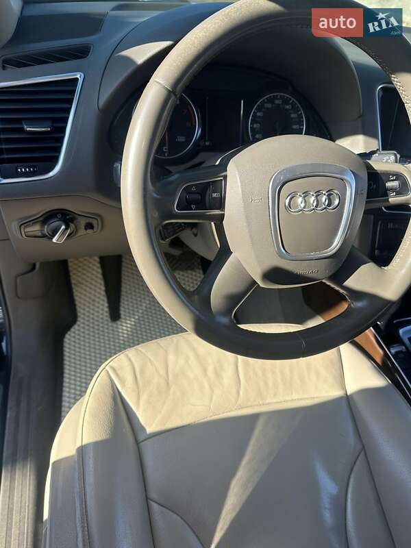Внедорожник / Кроссовер Audi Q5 2011 в Ворохте