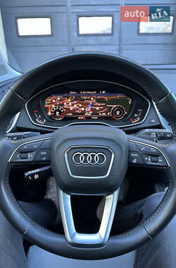Внедорожник / Кроссовер Audi Q5 2017 в 