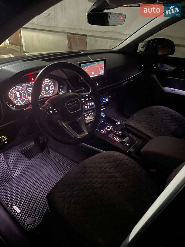 Позашляховик / Кросовер Audi Q5 2017 в Львові