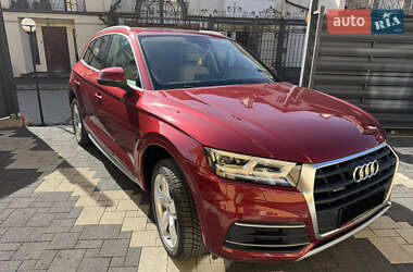 Внедорожник / Кроссовер Audi Q5 2017 в 