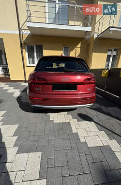Внедорожник / Кроссовер Audi Q5 2017 в 