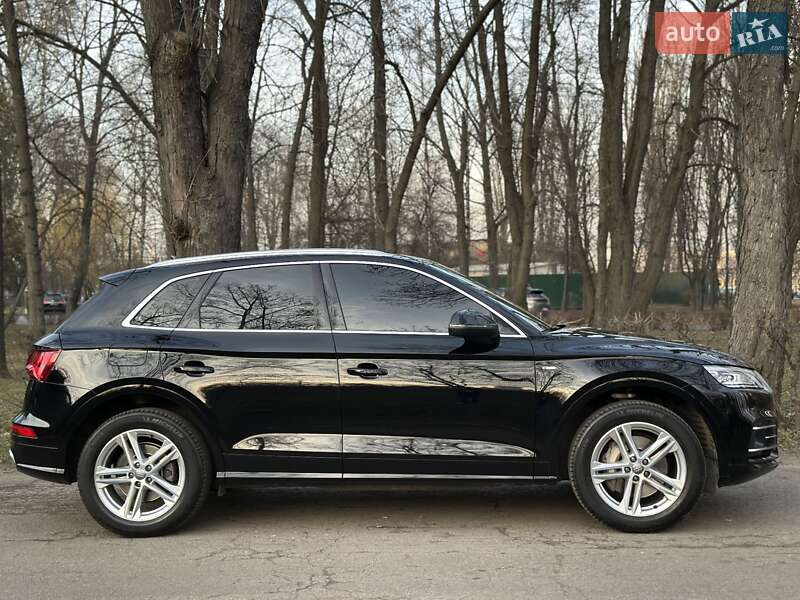 Внедорожник / Кроссовер Audi Q5 2020 в Киеве