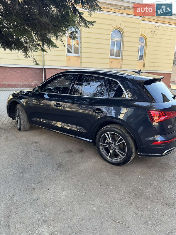Внедорожник / Кроссовер Audi Q5 2020 в Ивано-Франковске