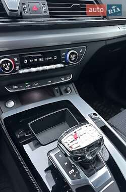 Внедорожник / Кроссовер Audi Q5 2021 в 