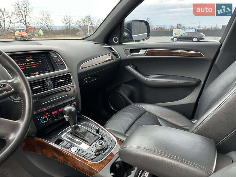 Внедорожник / Кроссовер Audi Q5 2010 в Черновцах