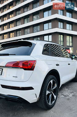 Внедорожник / Кроссовер Audi Q5 2022 в 