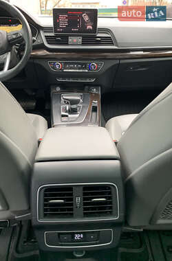 Внедорожник / Кроссовер Audi Q5 2018 в 