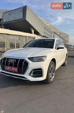 Внедорожник / Кроссовер Audi Q5 2021 в 
