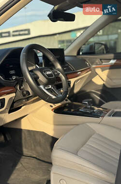 Внедорожник / Кроссовер Audi Q5 2021 в 