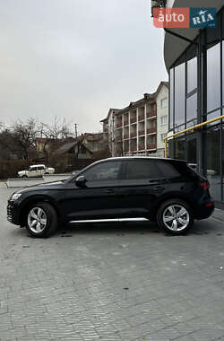 Внедорожник / Кроссовер Audi Q5 2017 в 
